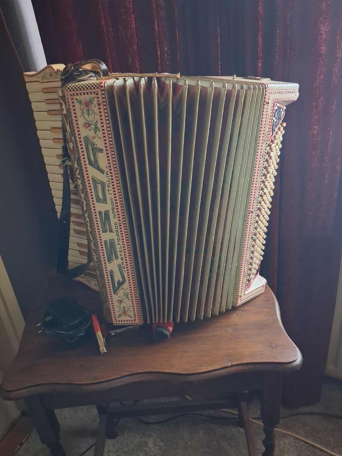 Zelfspelende toets accordeon met digitale oplader+ mp3, Gebruikt, Met riemen, Toetsaccordeon, 120-bas