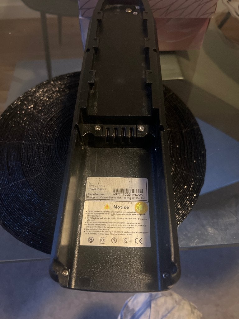 V8 Battery Dongguan Yizhan 36v with charger, Fietsen en Brommers, Fietsaccessoires | Fietsaccu's, Ophalen, Gebruikt