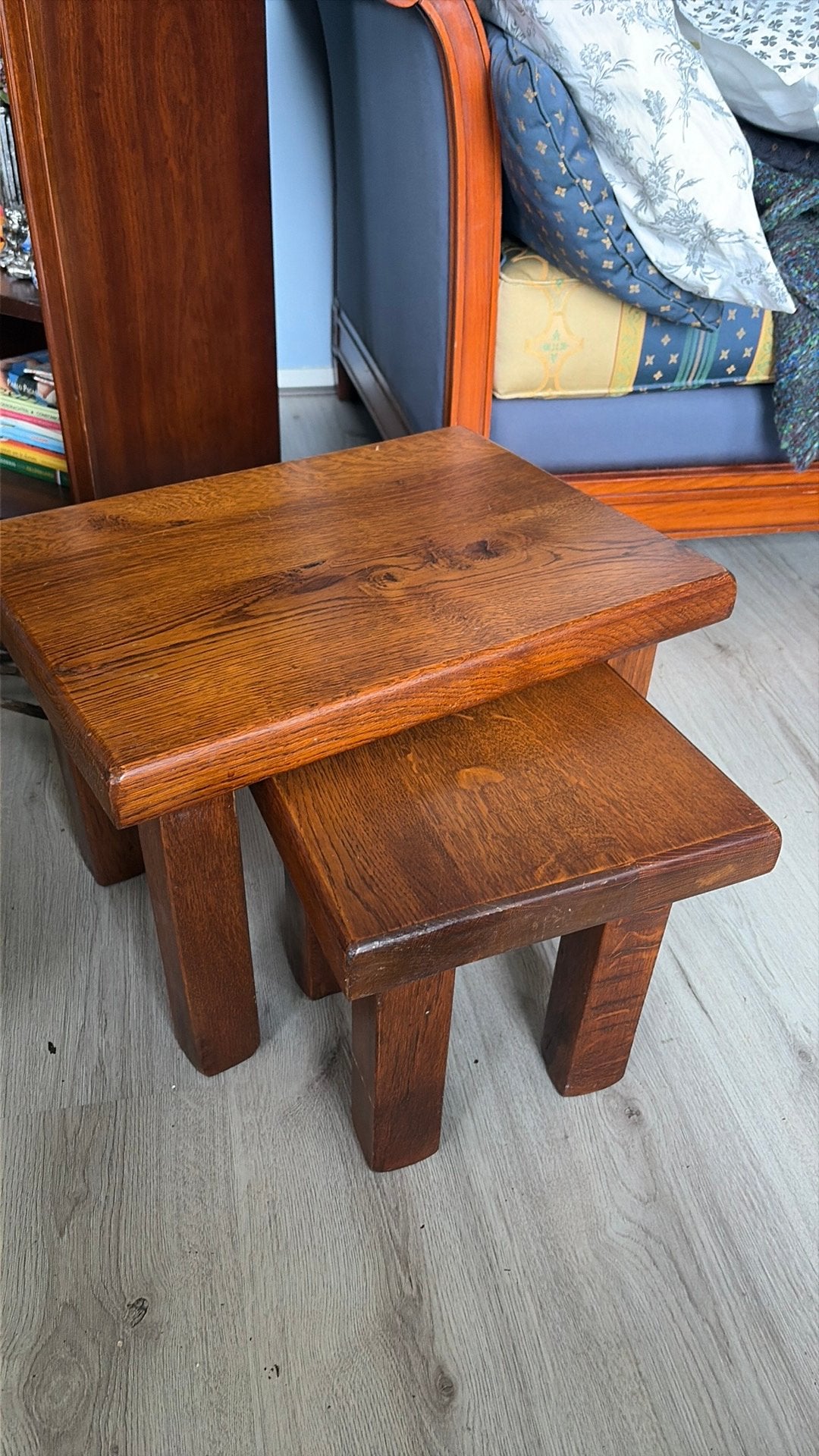 Mooi setje eikenhouten tafeltjes, Ophalen, Rechthoekig, Minder dan 55 cm, 45 tot 60 cm