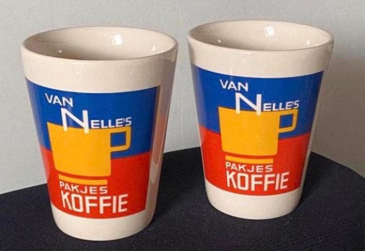 2 Van Nelle’s pakjes koffie porseleinen bekers. Hoogte 10 cm, Ophalen of Verzenden, Zo goed als nieuw, Overige stijlen, Kop(pen) en/of Schotel(s)