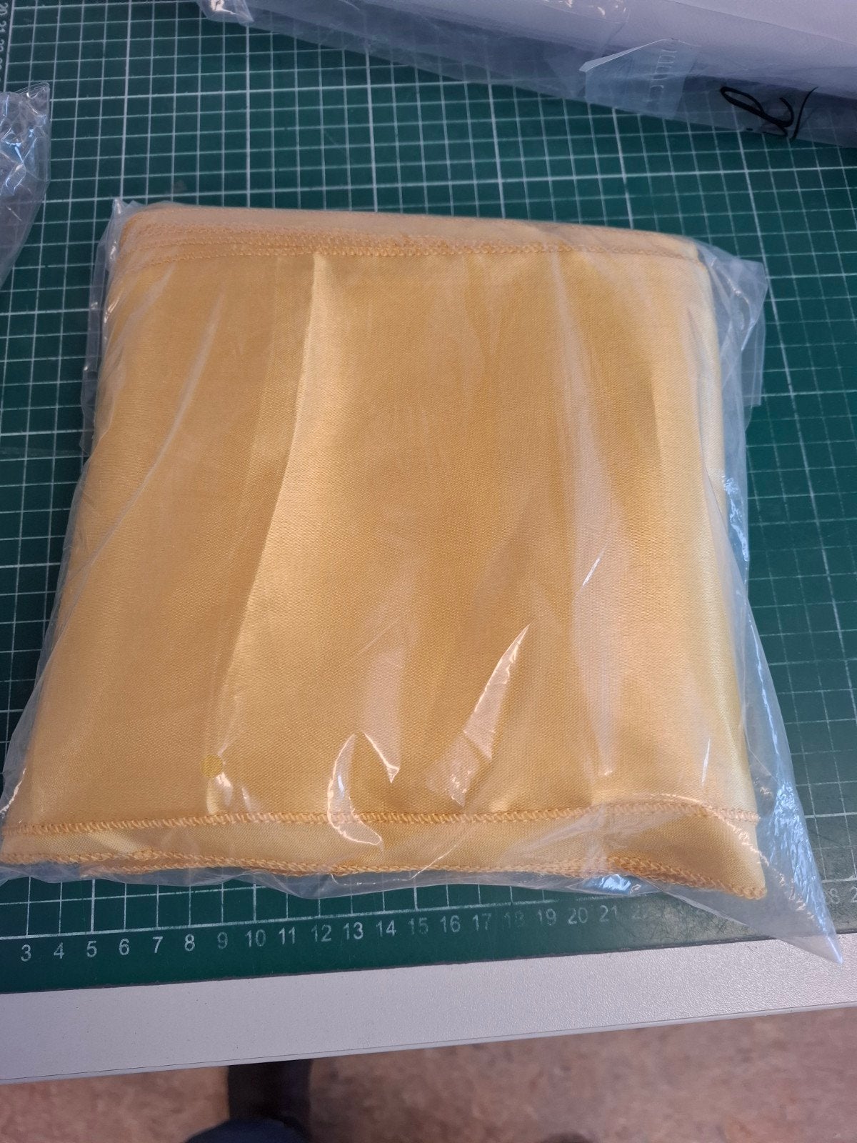 10 goudkleurige stoelstrikken nieuw in zakje bruiloft feest, 120 cm of meer, Nieuw, Ophalen of Verzenden, Katoen