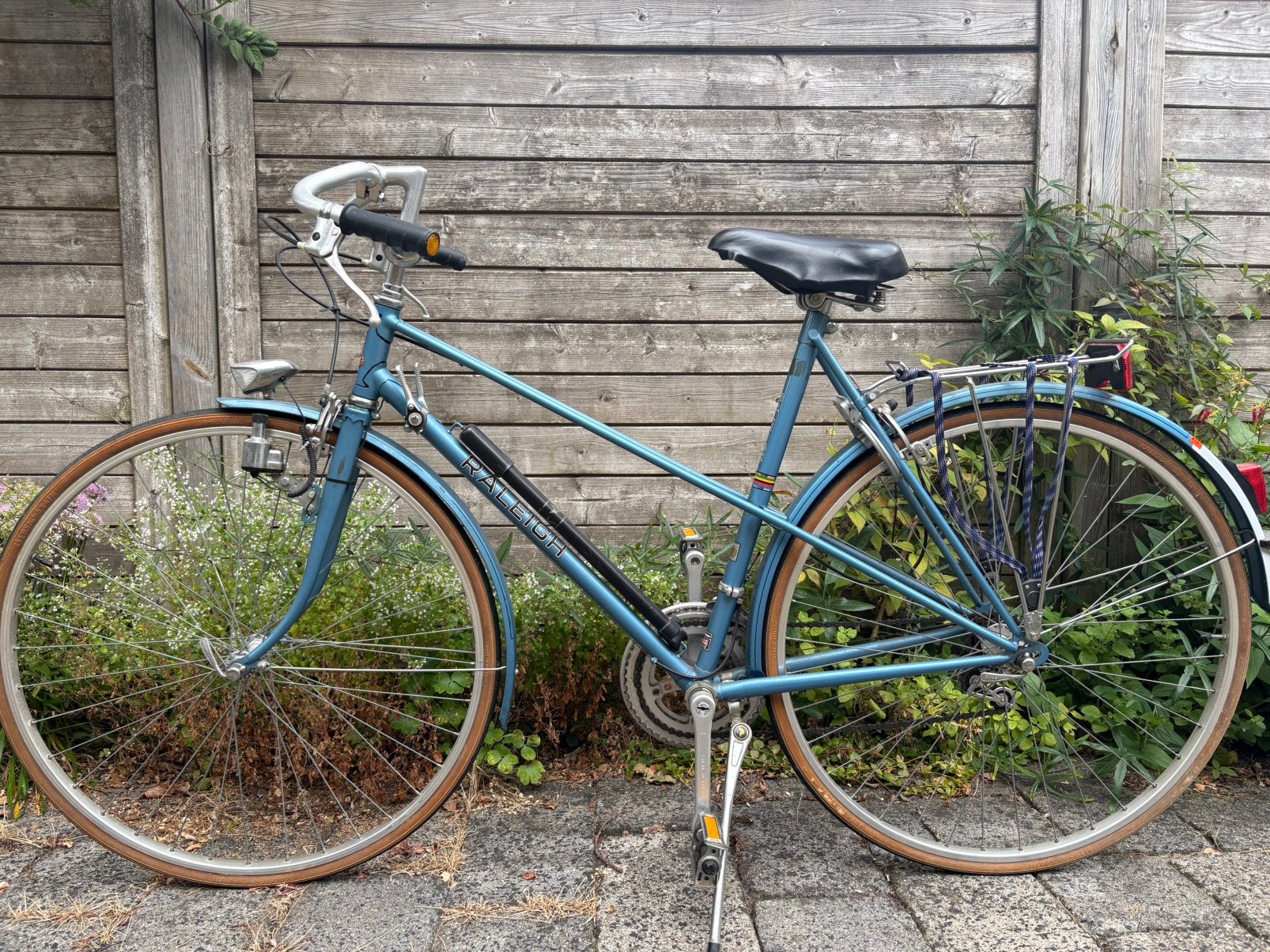 Blauwe Raleigh fiets, Ophalen, Zo goed als nieuw, Minder dan 10 versnellingen, Overige merken