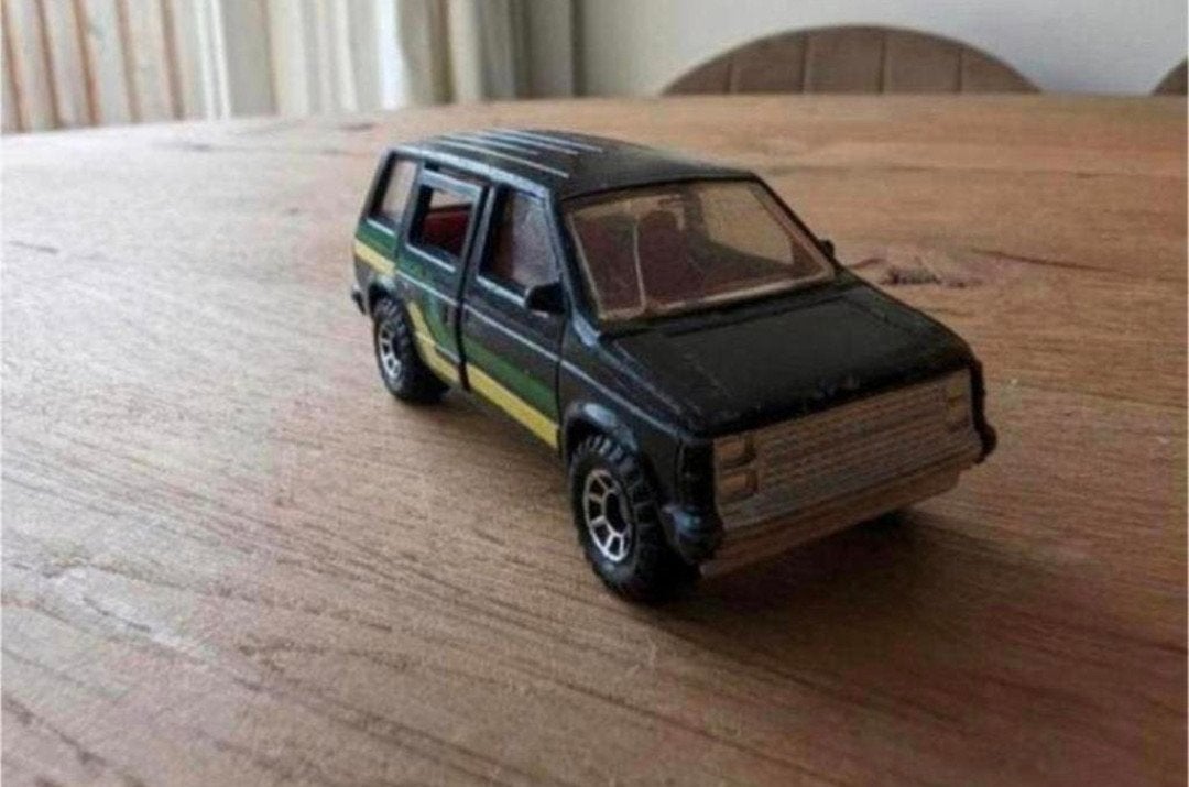 Matchbox Dodge Caravan 1984 – origineel model uit 1983, Ophalen of Verzenden, Gebruikt, Auto