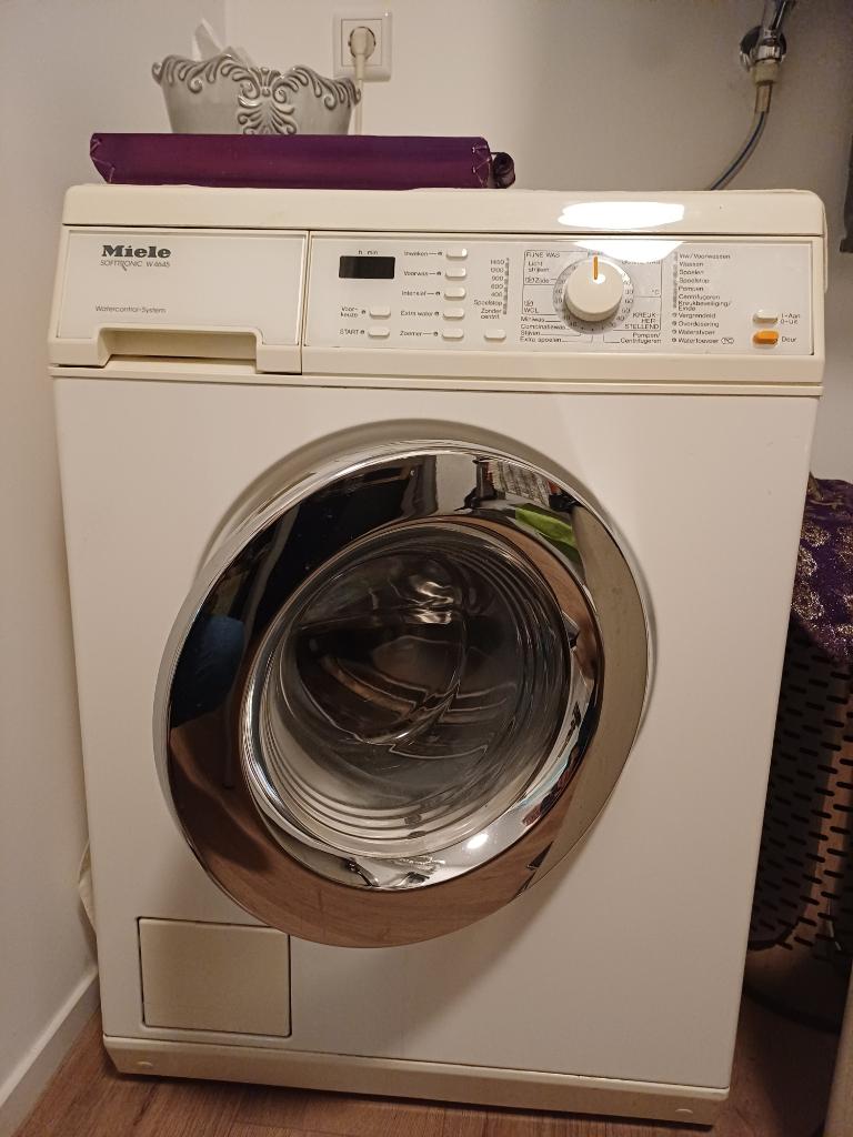 Miele wasmachine, Ophalen, 1200 tot 1600 toeren, Gebruikt, 4 tot 6 kg
