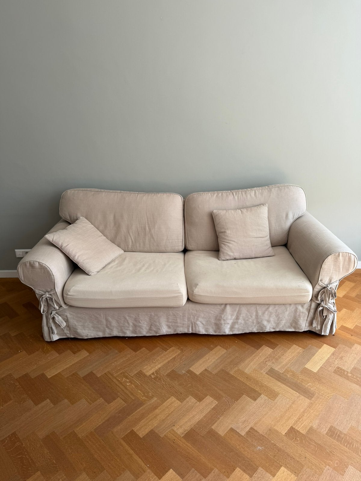 Free - 2 person sofa bed - pick up saturday 17.10 at 10am, Ophalen, Zo goed als nieuw