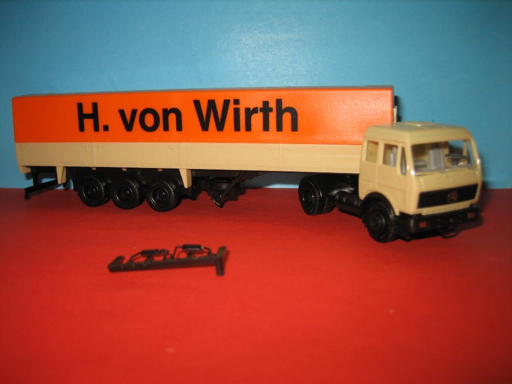 Wirth von  MERCEDES met oplegger  Herpa, Hobby en Vrije tijd, Modelauto's | 1:87, Ophalen of Verzenden, Nieuw, Bus of Vrachtwagen