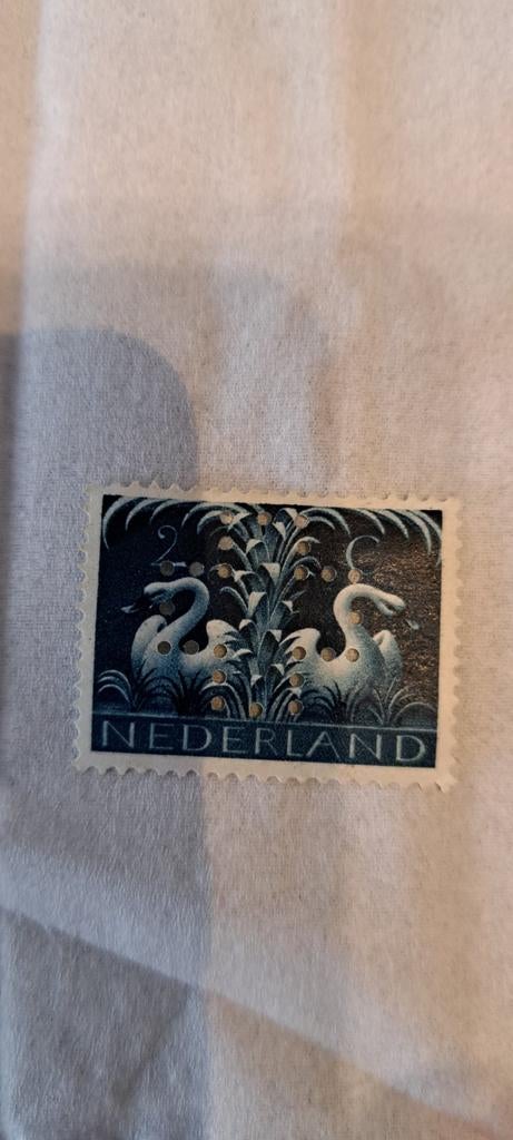 Nederland nummer 407 perfin rode kruis   2 cent  1943, Postzegels en Munten, Postzegels | Nederland, Ophalen of Verzenden