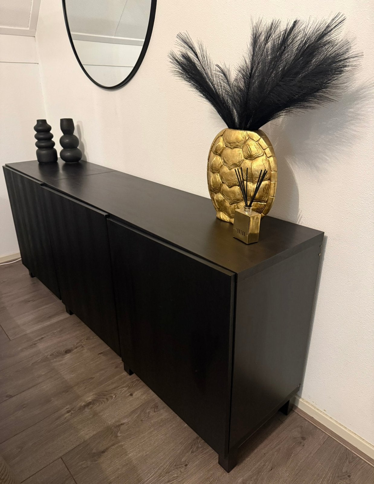 Zwarte dressoir