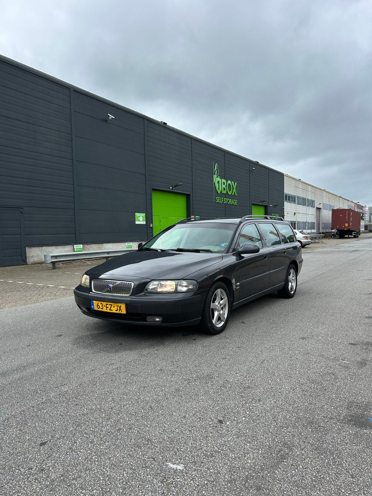 Volvo V70 2.4 140PK AUT 2000 Grijs, Auto's, 1800 kg, Beige, Leder en Stof, Stationwagon