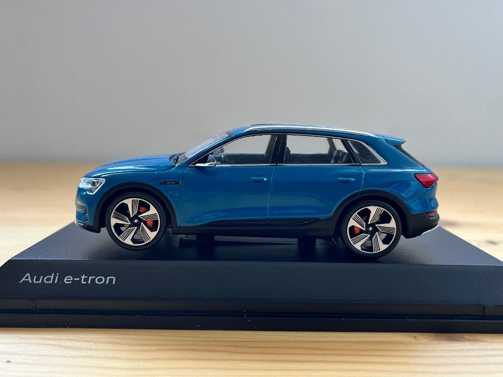 Spark Audi Q8 e-tron 1:43, Hobby en Vrije tijd, Verzenden, Zo goed als nieuw, Auto, Overige merken