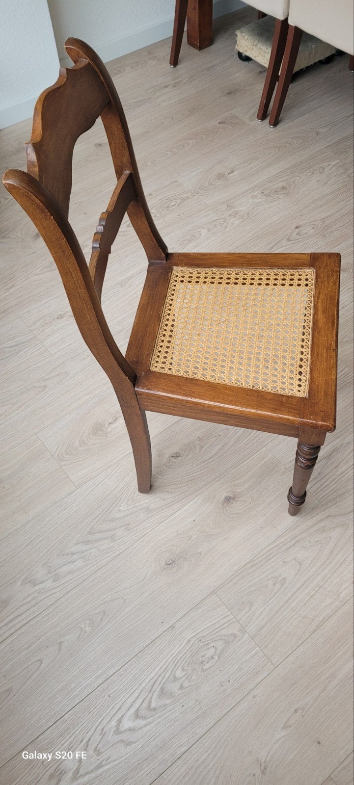 Antieke houten stoel met rieten zitting, onbeschadigd, Ophalen