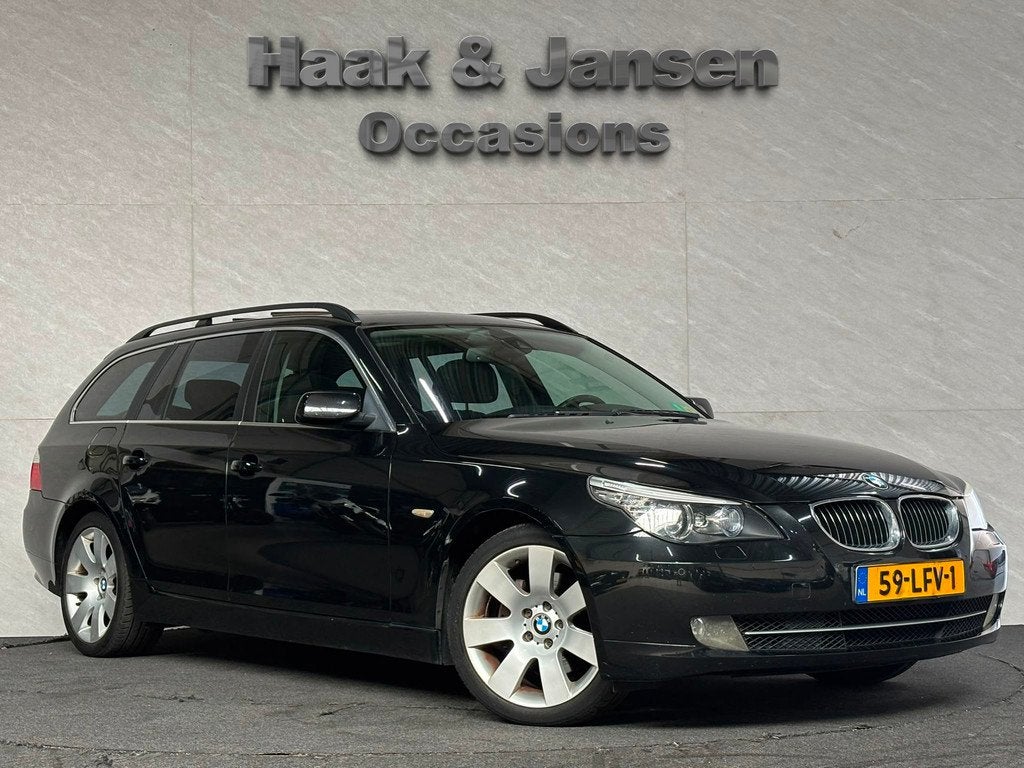BMW 5-serie Touring 525i - Pano - Cruise - Automaat - Infota, Auto's, Achterwielaandrijving, Gebruikt, 2000 kg, 93 €/maand