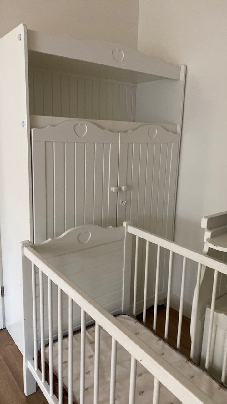 Babykamer hout, bedje , kast en commode, Ophalen, Gebruikt, 50 tot 70 cm, 75 tot 100 cm