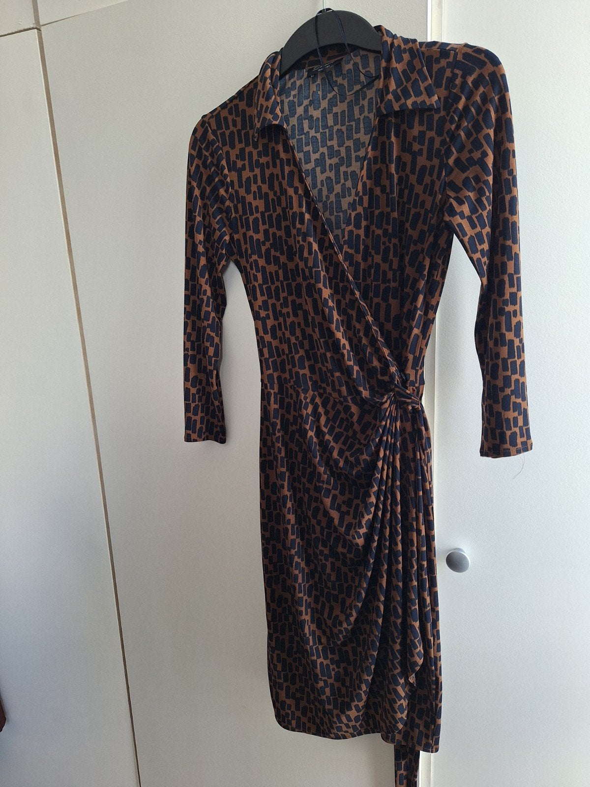 Yessica overslag jurk met print maat 34 bruin zwart, Bruin, Verzenden, Yessica, Knielengte