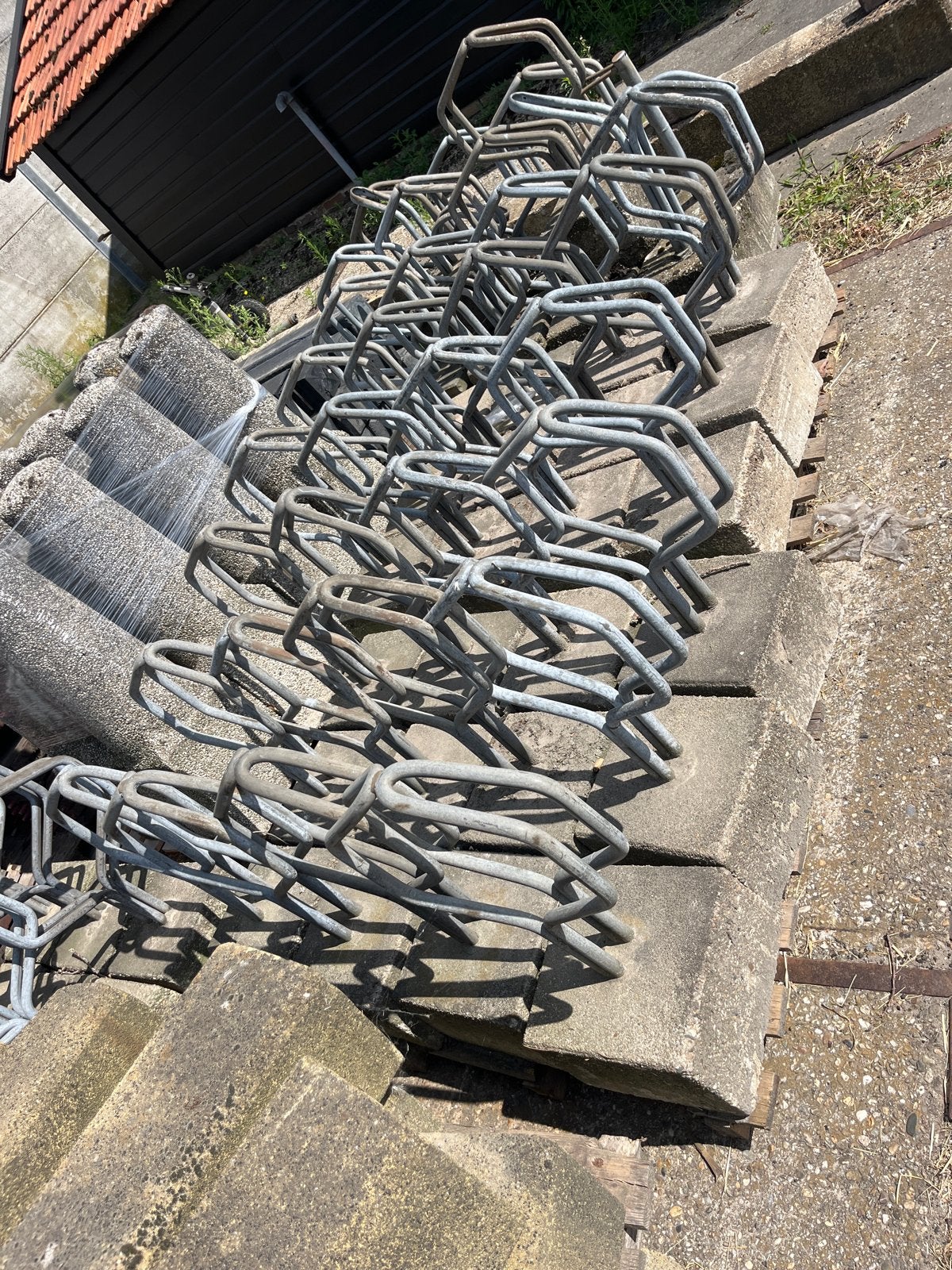 Fietsenrekken met betonnen voet - Diverse stuks, Ophalen, Gebruikt
