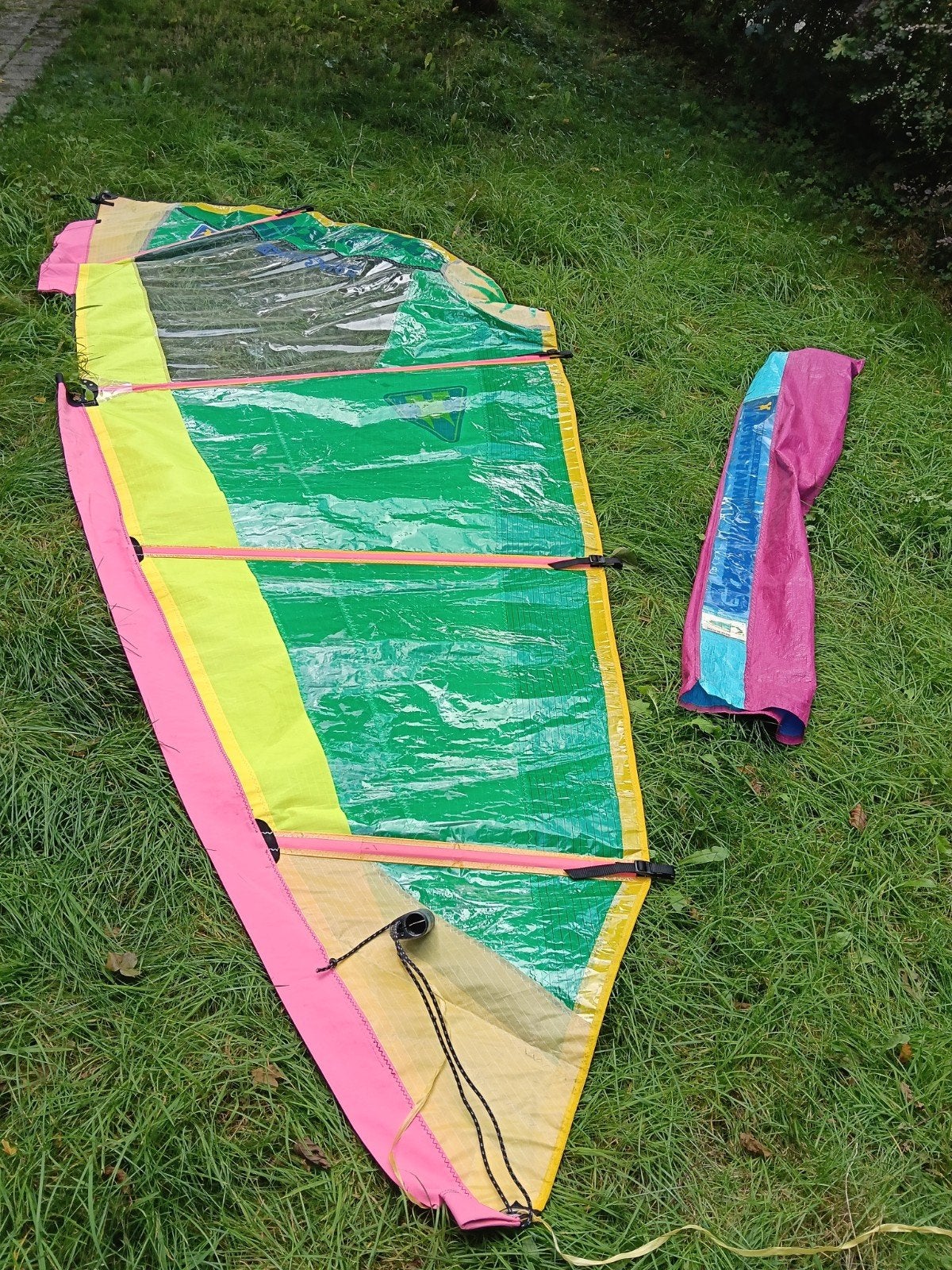 Gaastra Wave Slalom Zeil - Kleurrijk en Goede Staat, Watersport en Boten, Gaastra, 5 tot 6.5 m², Ophalen of Verzenden, Zeil