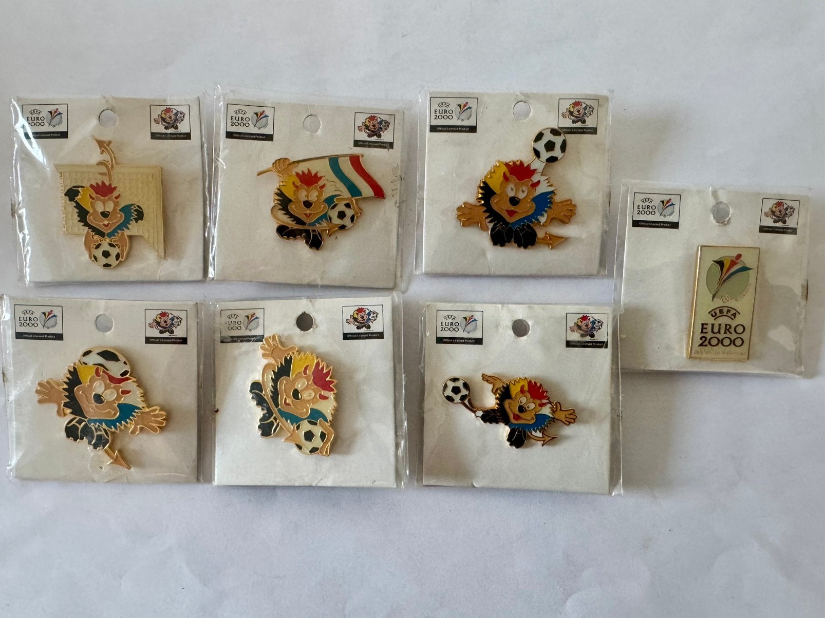 6 verschillende pins UEFA EURO 2000 in originele verpakking, Ophalen of Verzenden, Nieuw, Sport, Speldje of Pin
