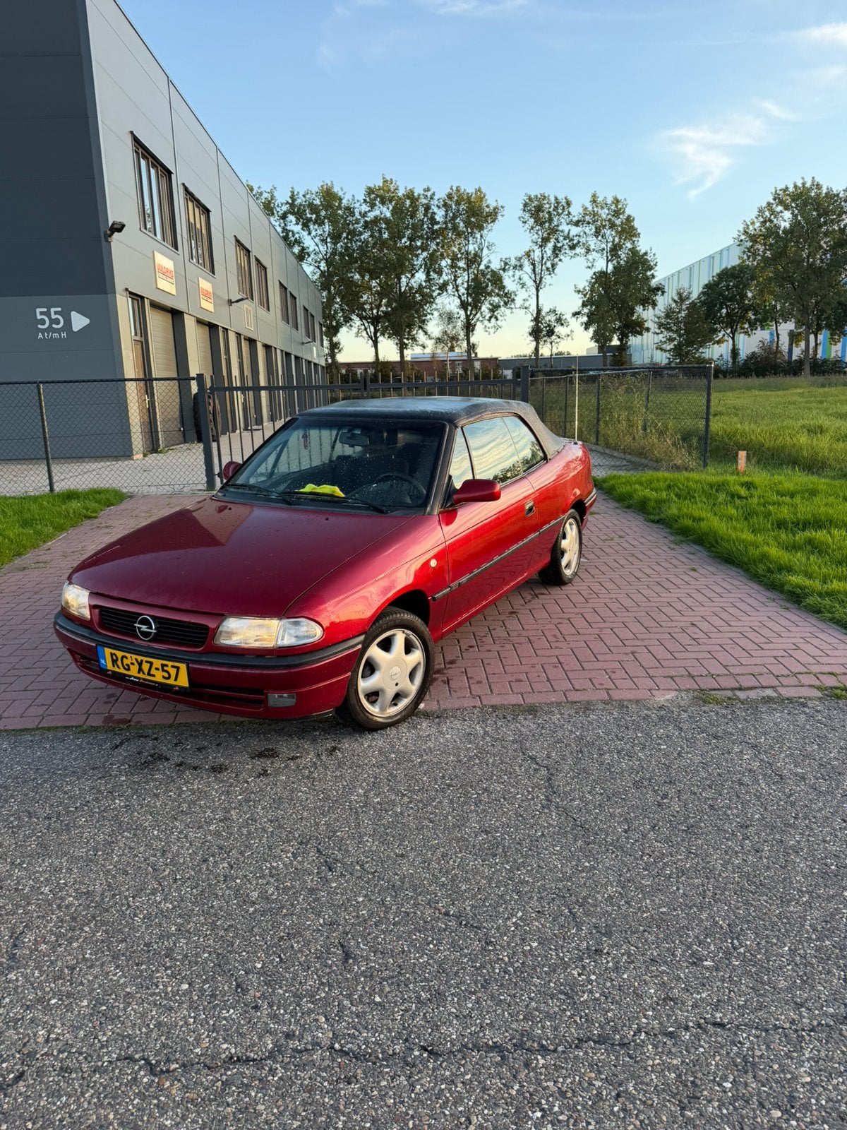 Opel Astra 1.8 I Cabrio 16V 1997 Rood, Stof, 4 cilinders, Origineel Nederlands, 1200 kg