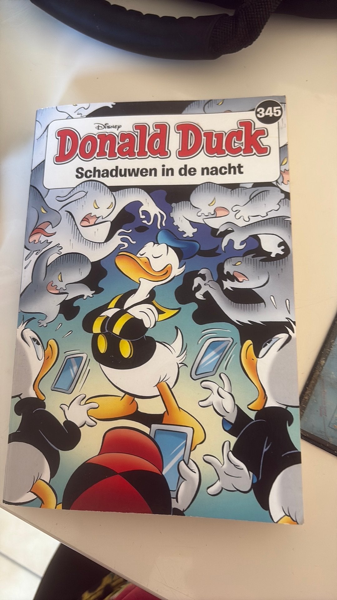Donald Duck Pocket 345 - Schaduwen in de nacht, Ophalen of Verzenden, Zo goed als nieuw, Fictie algemeen