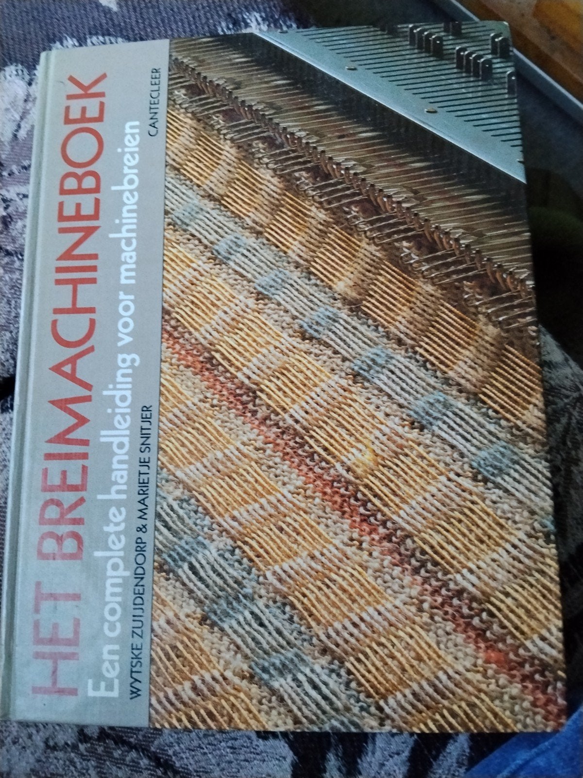 Het Breimachineboek: Complete handleiding voor machinebreien, Hobby en Vrije tijd, Ophalen, Zo goed als nieuw, Breien, Machine