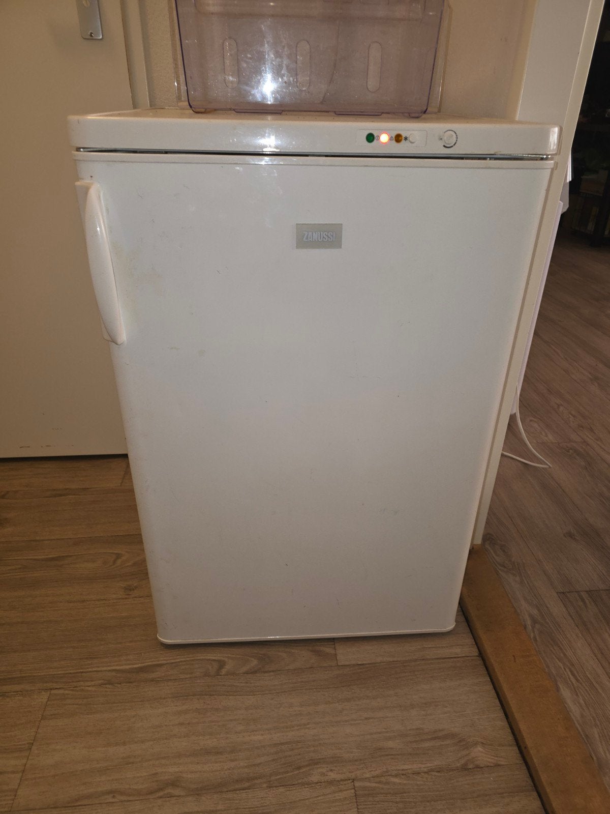 Zanussi vriezer lees advertentie., Gebruikt, 75 tot 100 liter, 45 tot 60 cm, Met vriesvak