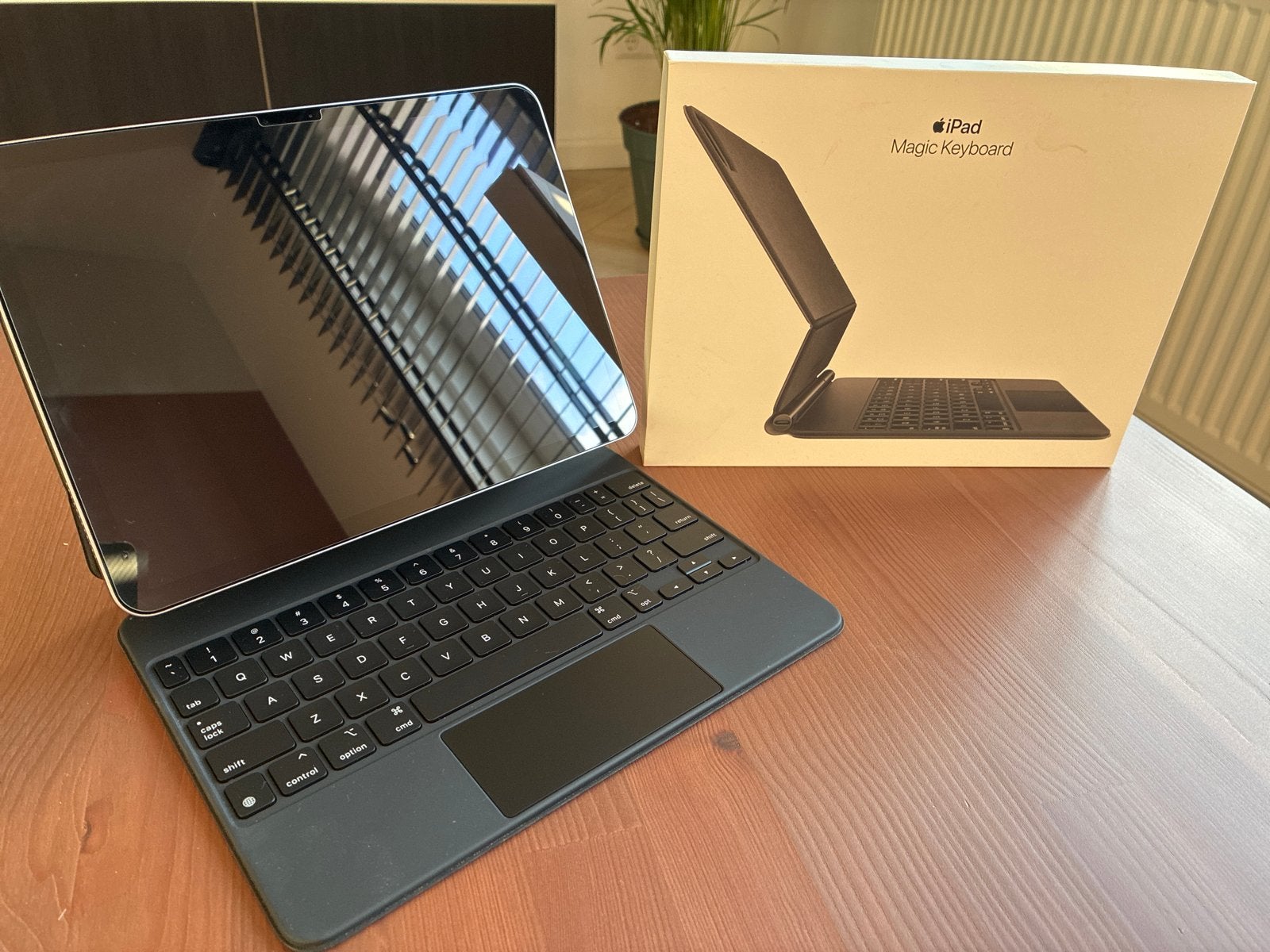 Apple iPad Air (M2) 11 inch (2024) met Magic Keyboard, Ophalen, 11 inch, Zo goed als nieuw, Apple iPad Pro