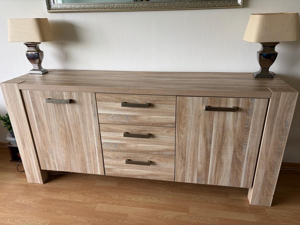Mooi dressoir met kleine beschadiging op rechter poot, Ophalen, Gebruikt, 150 tot 200 cm, Met lade(s)