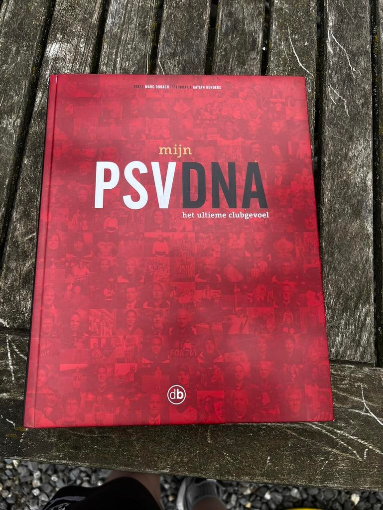 PSV boek, Ophalen of Verzenden, Zo goed als nieuw
