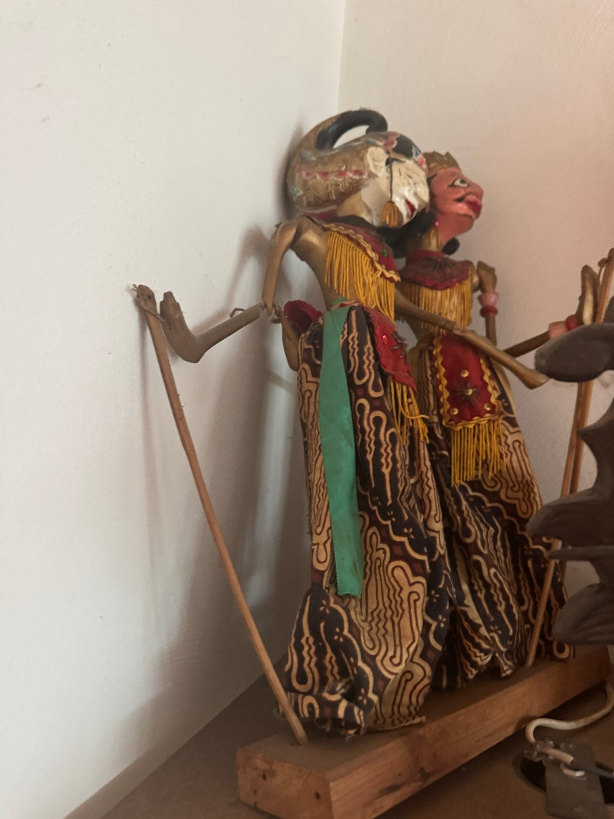 2  wayang antiek  - Handgemaakt Indonesisch, Verzamelen, Ophalen of Verzenden, Gebruikt, Pop