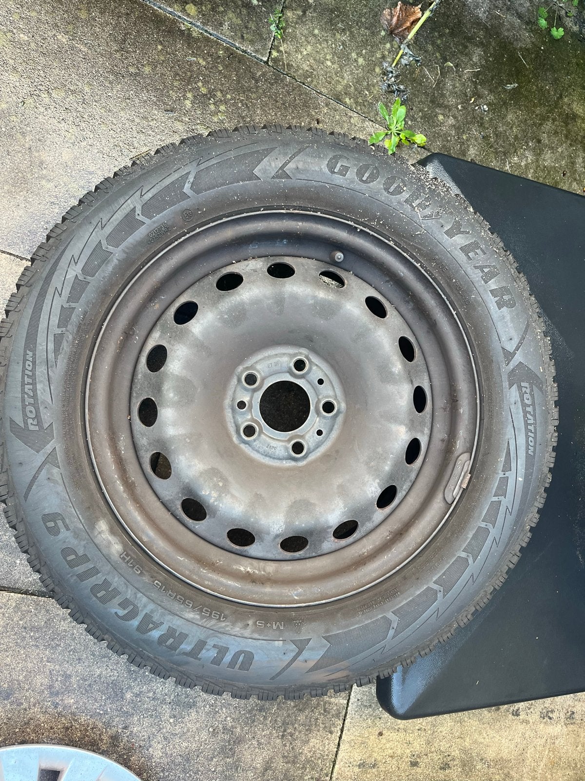Goodyear Ultragrip 9 Winterband 195/65R15 op stalen velg, Ophalen, Gebruikt, 15 inch, Banden en Velgen