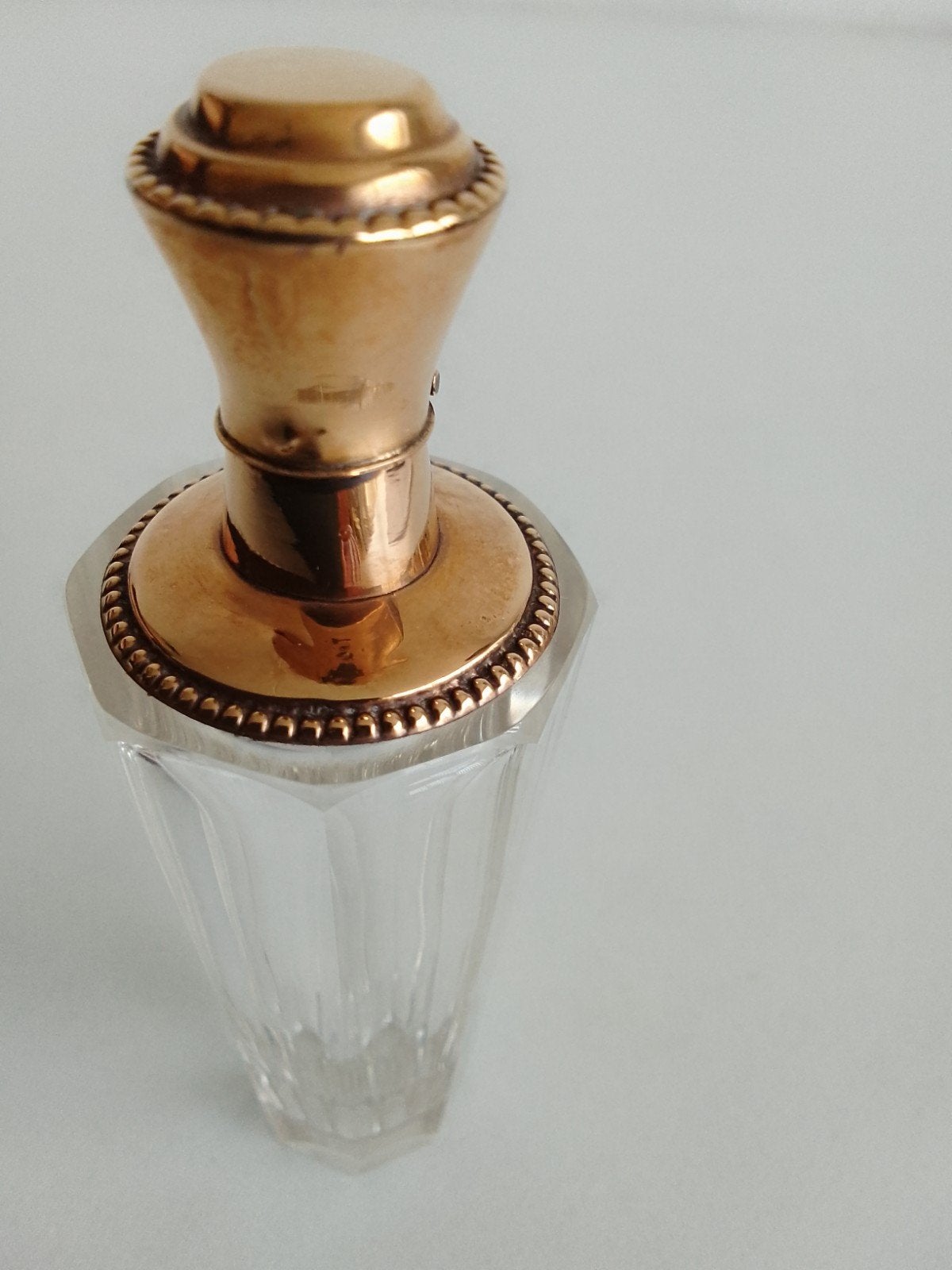 antiek parfum flesje met gouden dop en bovenkant 14 karaats, Ophalen of Verzenden