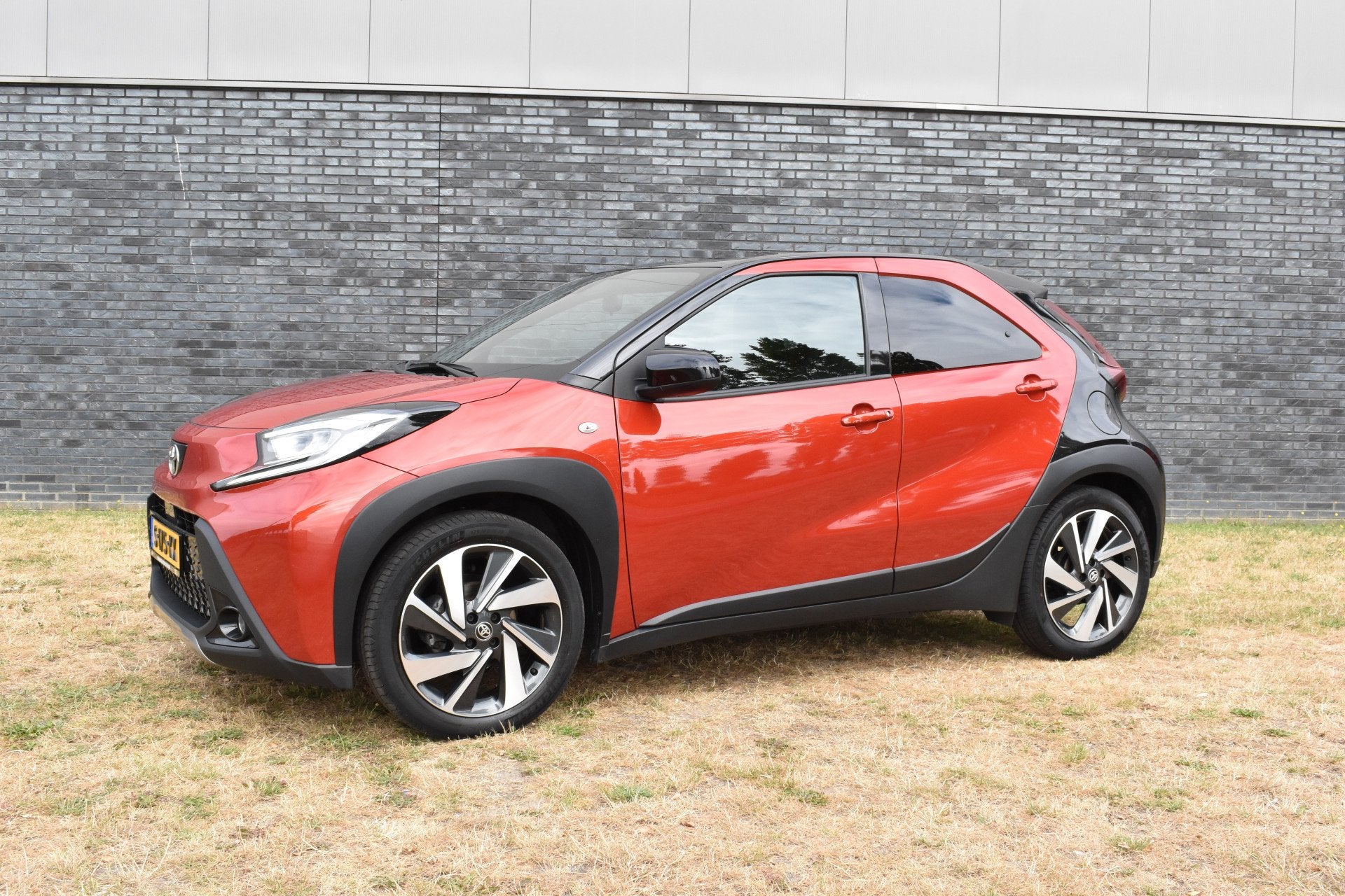 Toyota Aygo X 1.0 VVT-i MT Envy Jbl Navigatie Carplay, 12 maanden, Gebruikt, 4 stoelen, Origineel Nederlands