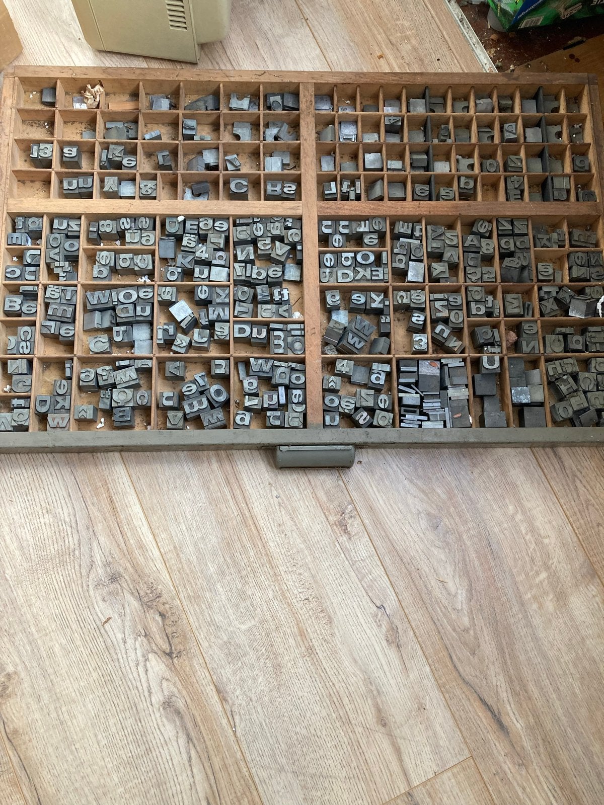 Antieke Loodletters in Houten Zetkast lade  - Drukkerij, Antiek en Kunst, Ophalen