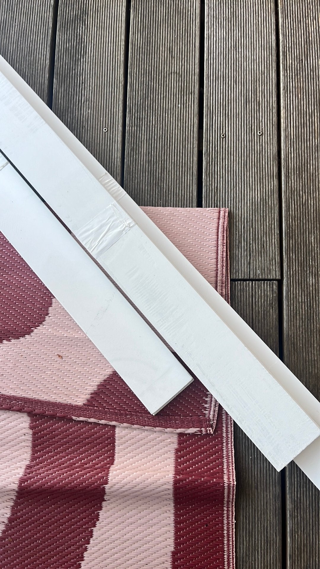 Ongelakte plinten 305cm lang - 9cm hoog, Ophalen, Zo goed als nieuw, Mdf, 200 tot 250 cm