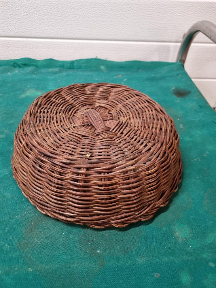 mand donker riet rond, Huis en Inrichting, Woonaccessoires | Schalen en Manden, Ophalen of Verzenden, 'T Olde Gre-j, Info@toldegrej.nl