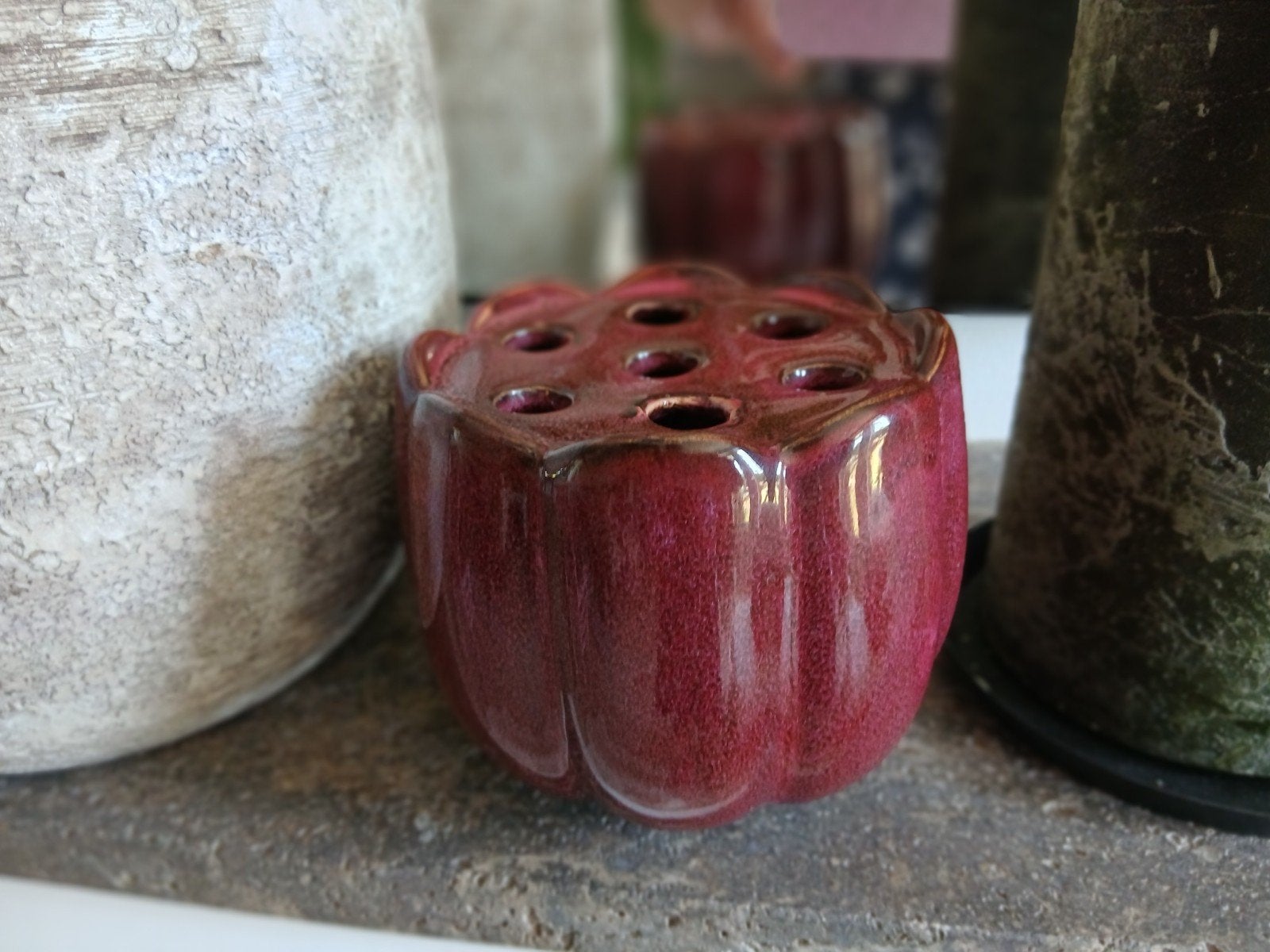 Prachtig bloemenvaasje in aubergine kleur voor maar €5,99, Ophalen of Verzenden, Zo goed als nieuw, Steen/keramiek, 10 cm