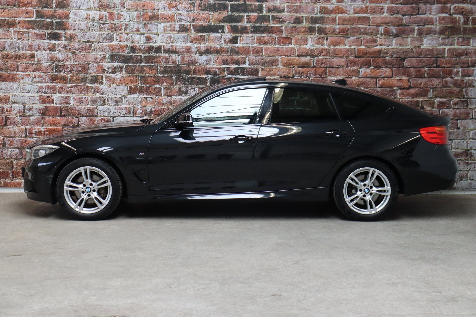 BMW 3 Serie Gran Turismo 335i xDrive High Executive M Sport, Automaat, Origineel Nederlands, Bedrijf, Vierwielaandrijving