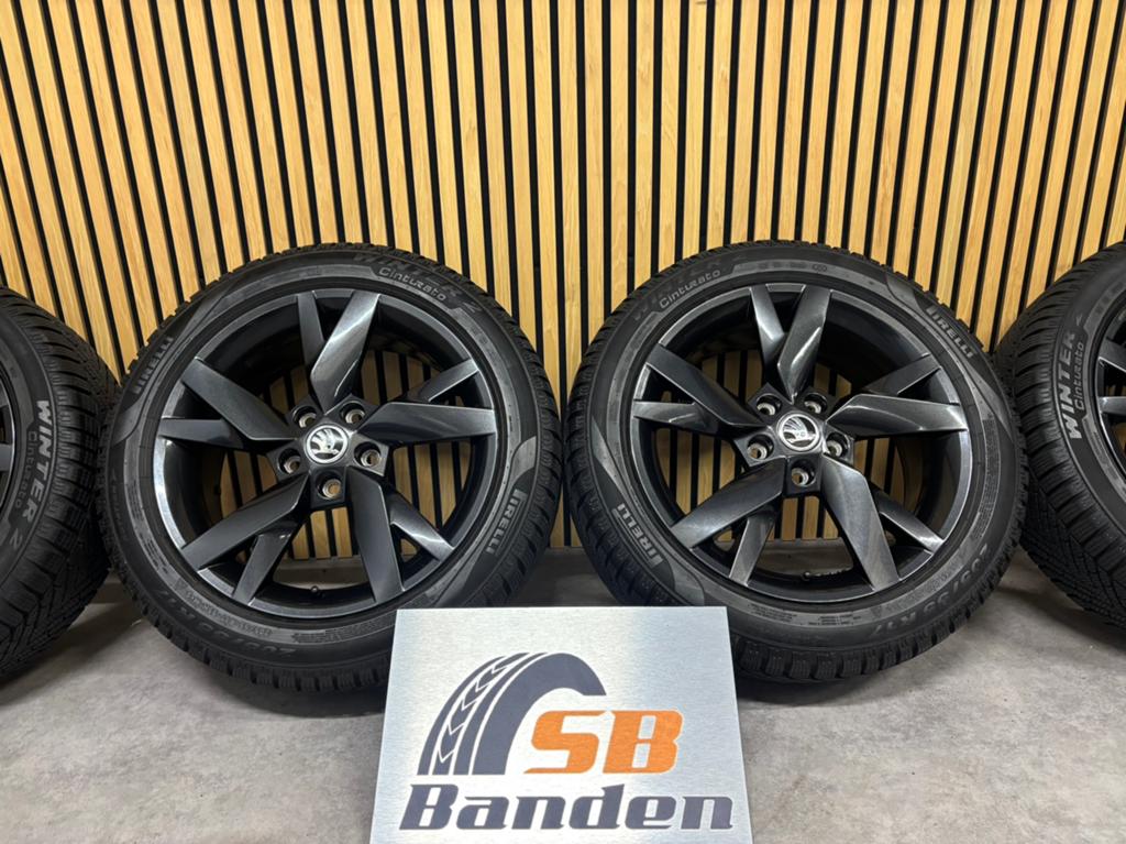 Skoda Octavia IV 4 2020-2026 Orig 17inch velgen Winterbanden, Auto-onderdelen, Banden en Velgen, Octavia, Gebruikt, Banden en Velgen
