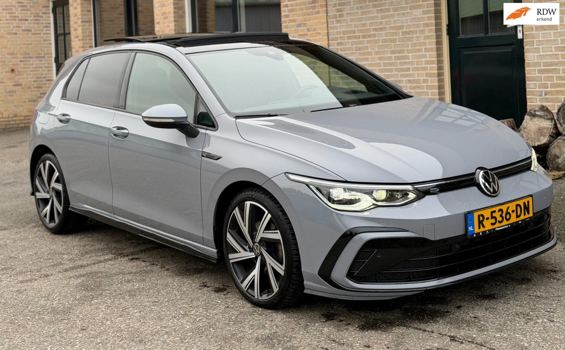 Volkswagen Golf 2.0 TDI R-Line | PANO | CAMERA| HEAD UP|ACC, Auto's, Dealer onderhouden, Gebruikt, Euro 6, 4 cilinders