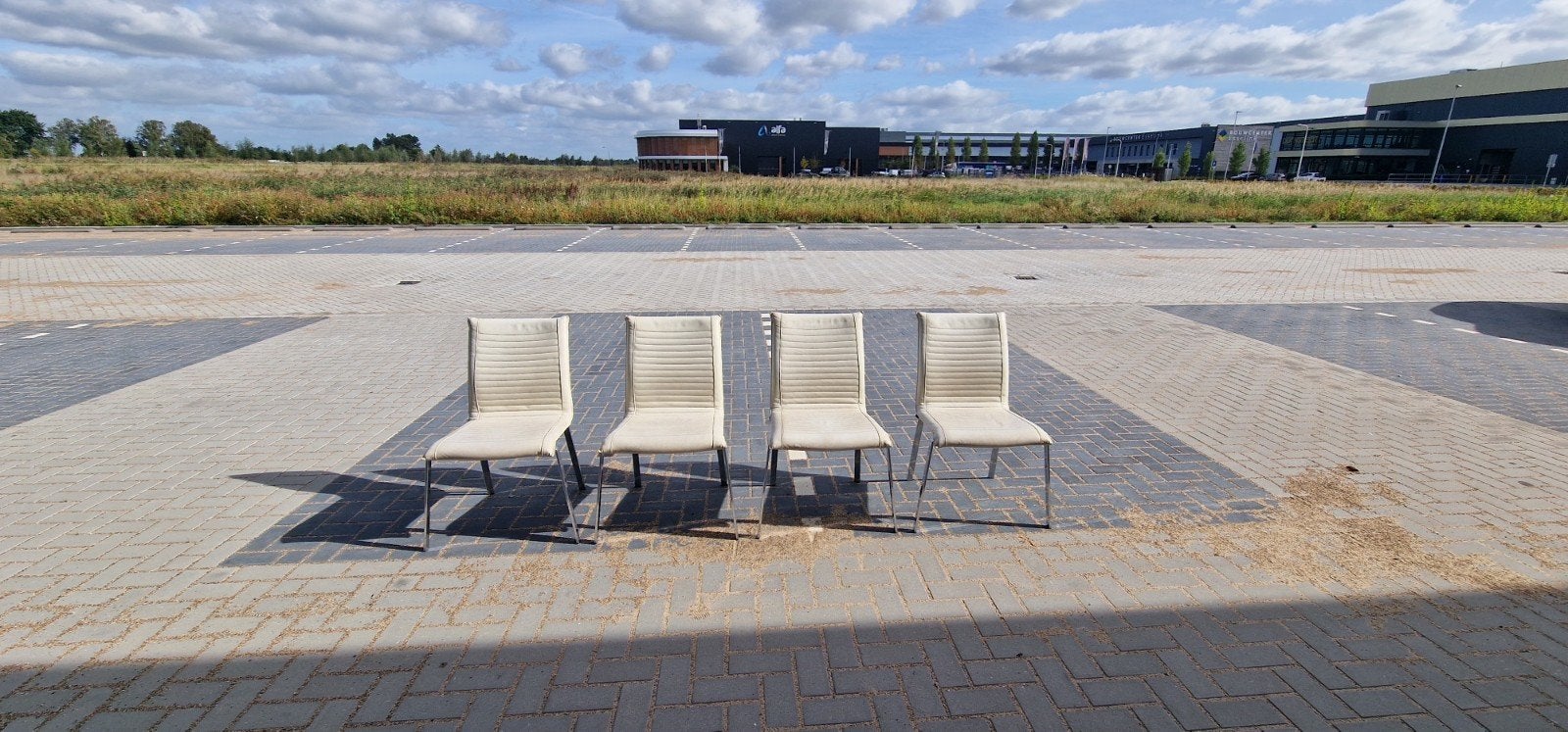 4 Nomada stoelen wit leer - ergonomisch en duurzaam, Huis en Inrichting, Ophalen, Gebruikt, Wit, Leer
