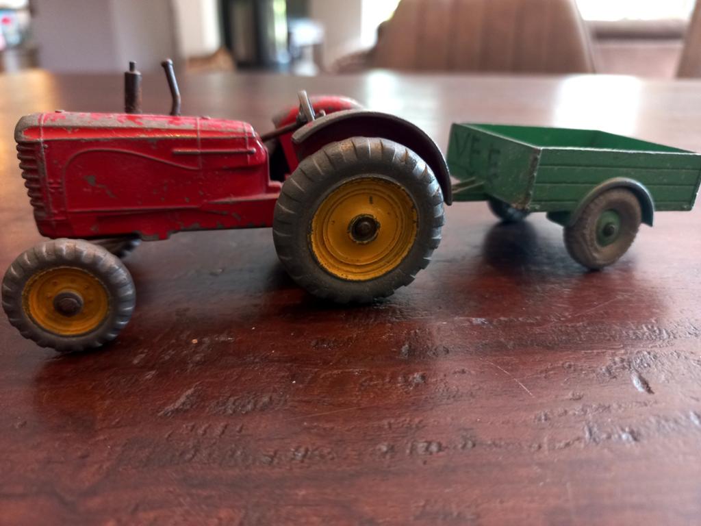 Zee oude Dinky Toys Tractor met kar 1960., Ophalen of Verzenden, Gebruikt