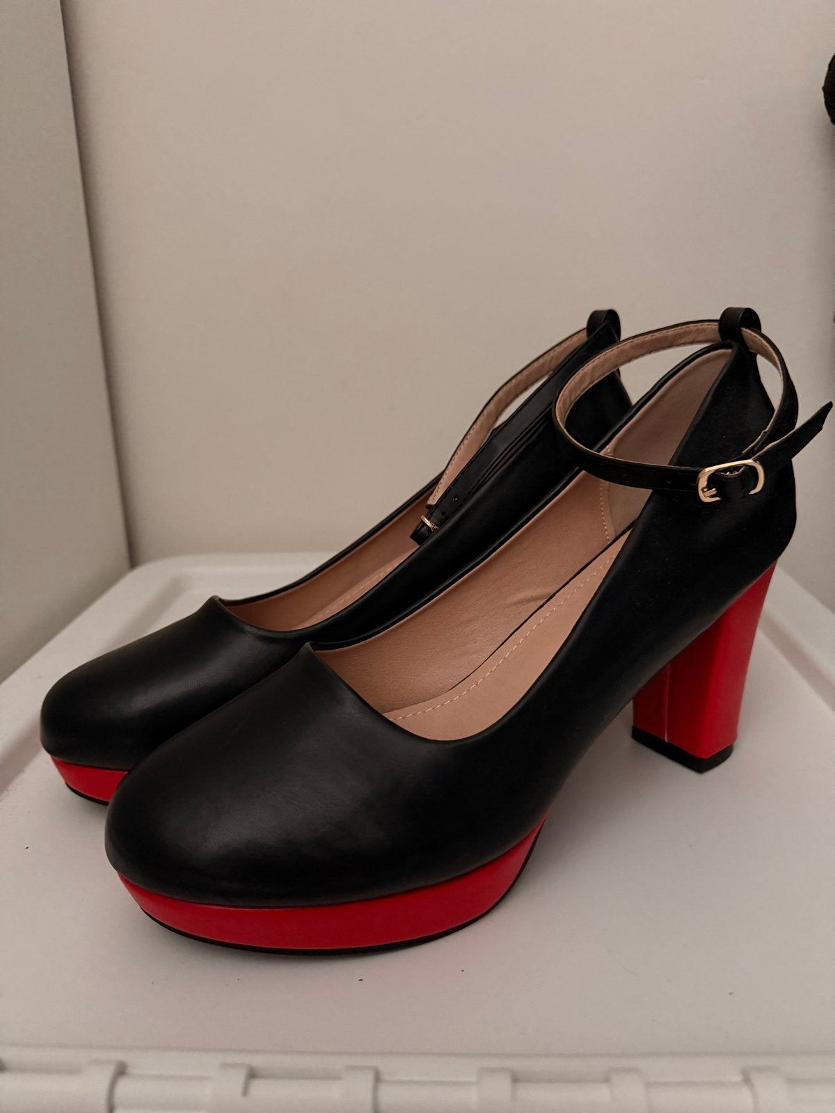 Nieuwe Zwarte Pumps met Rode Hak en Plateau - Maat 41, Ophalen of Verzenden, Nieuw, Zwart, Pumps