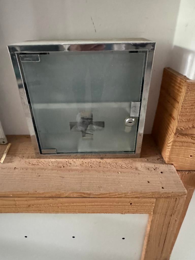 Medicijn kastje, Minder dan 50 cm, Vierkant, Ophalen of Verzenden, Zo goed als nieuw