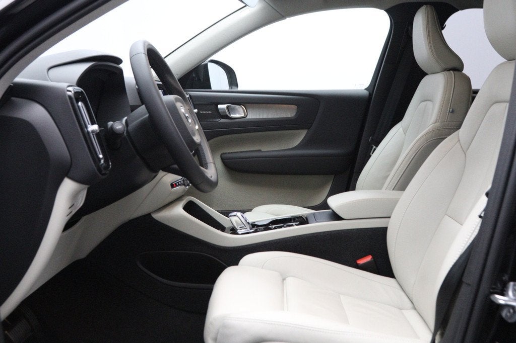 Volvo XC40 2.0 B3 164 PK Plus Dark, Harman/Kardon, Leder, Tr, 12 maanden, Gebruikt, 4 cilinders, Zwart