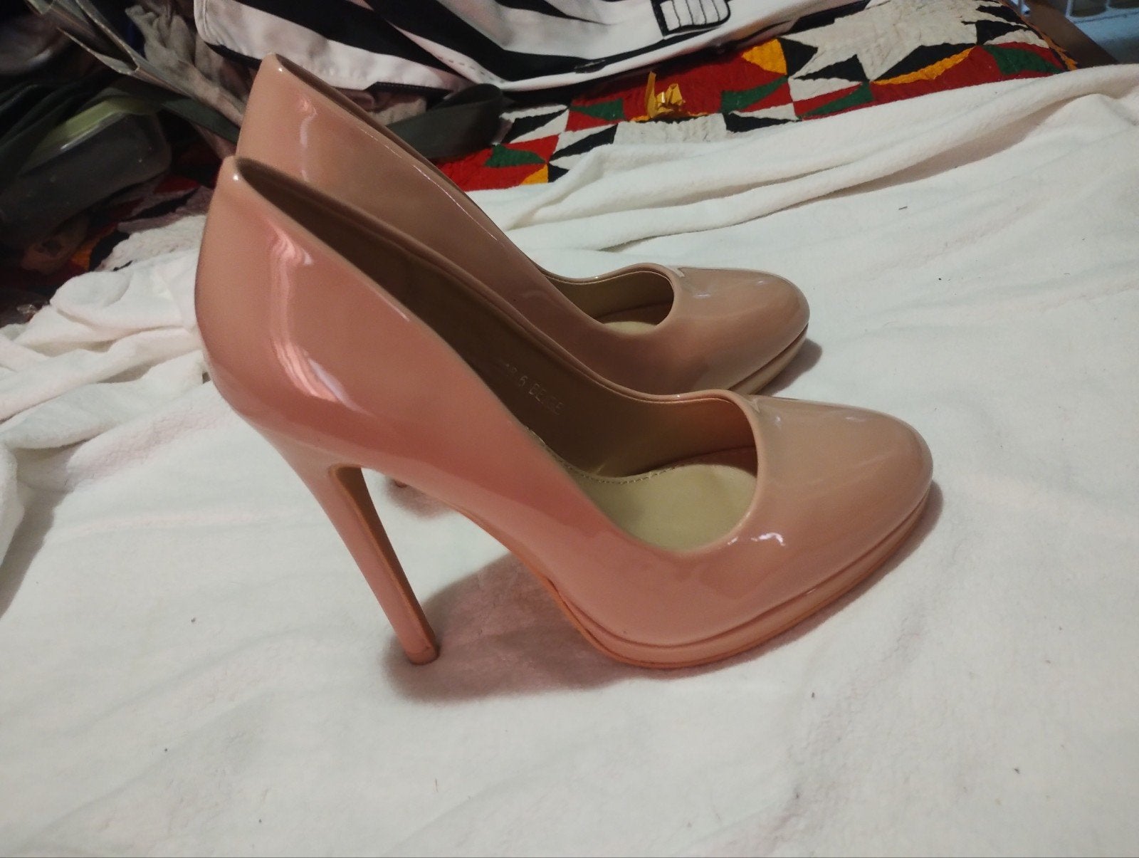 Nieuwe nude/beige lakpumps, maat 36, Pumps, Beige, Ophalen of Verzenden, Zo goed als nieuw