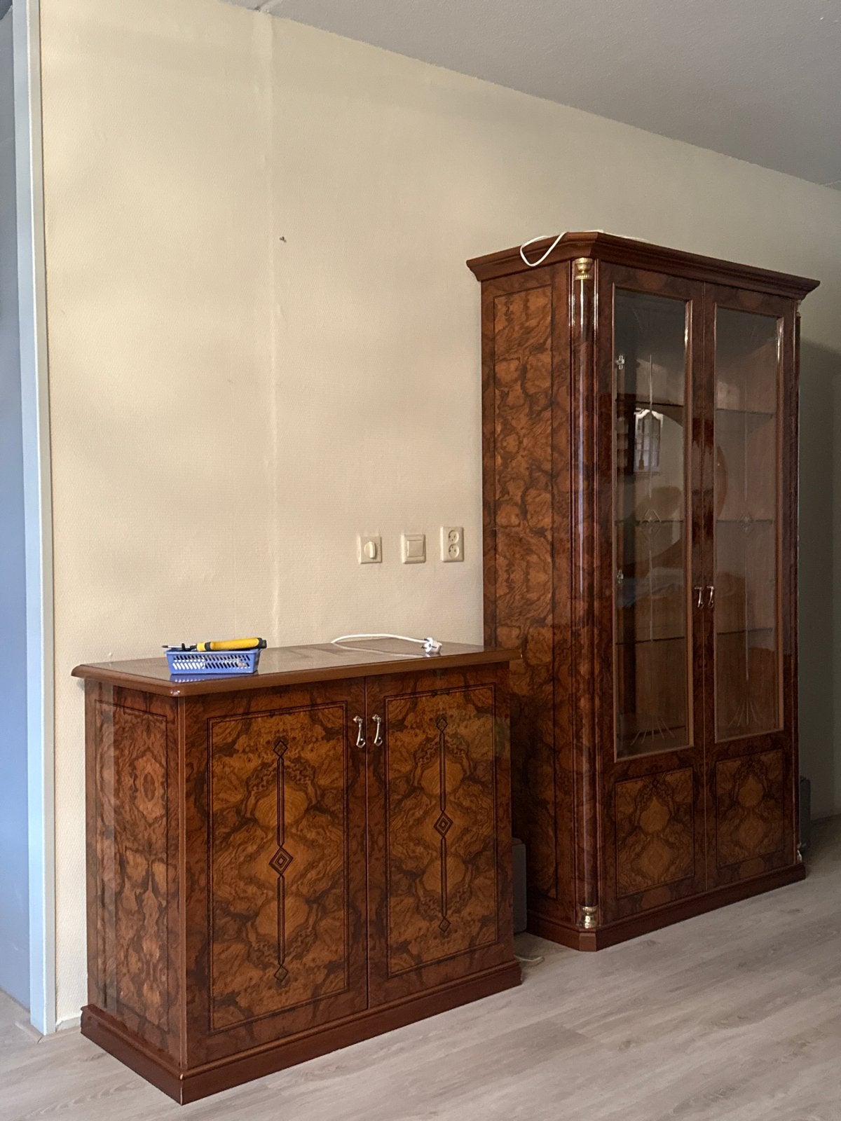 Vitrinekast en TV-kast set - Klassiek houtdesign, Huis en Inrichting, Gebruikt, 100 tot 150 cm, Ophalen of Verzenden, 150 tot 200 cm