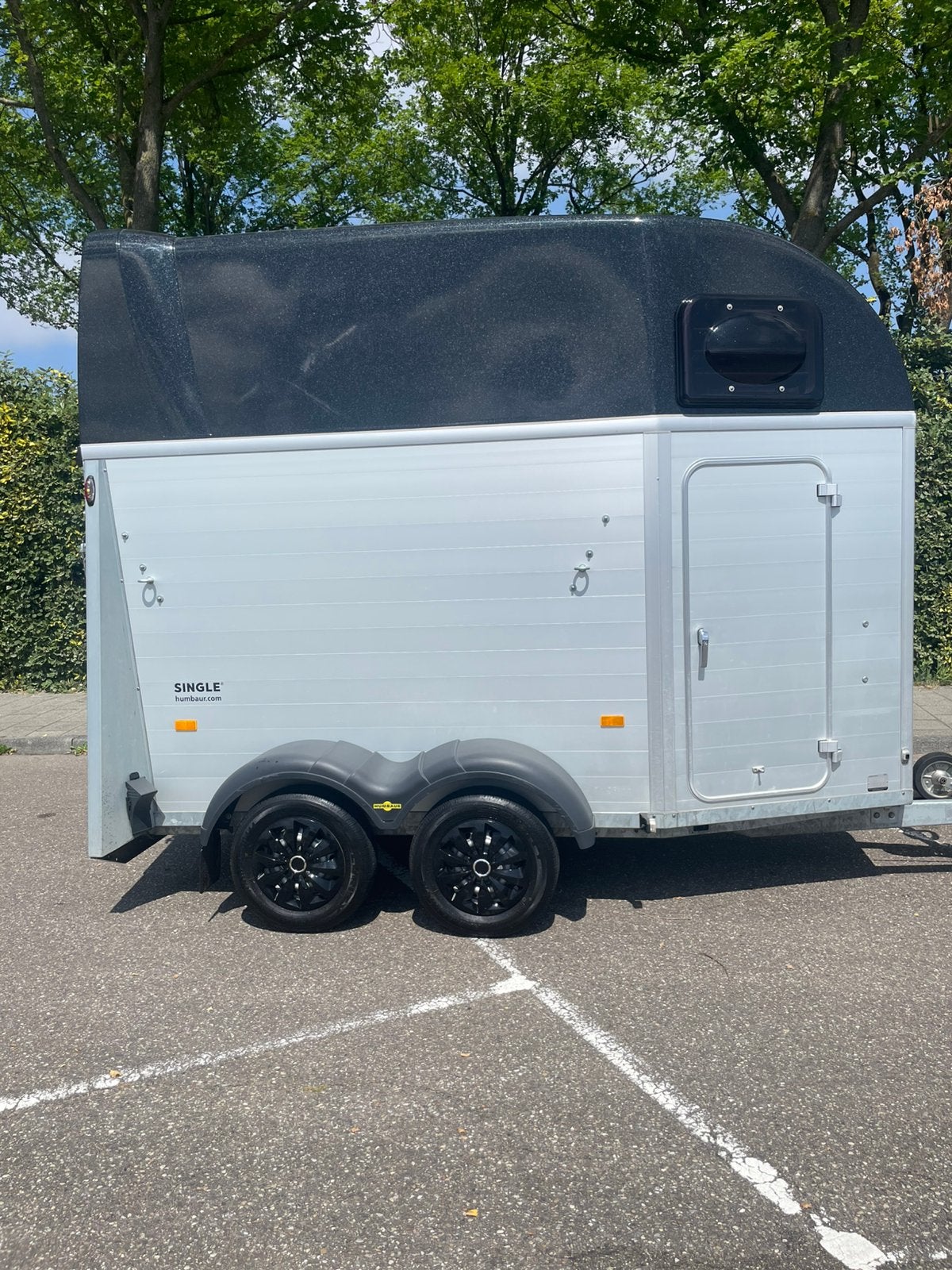 1.5 paards aluminium Humbaur Single zadelkamer bj 11-2021, Ophalen of Verzenden, Zo goed als nieuw, 1½-paards trailer, Anna Paulowna
