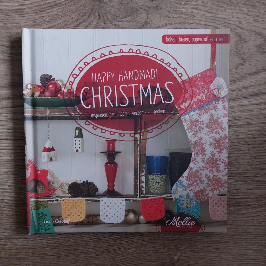 Mollie Makes: Happy Handmade Christmas - Knutselboek, Ophalen of Verzenden, Nieuw, Breien en Haken