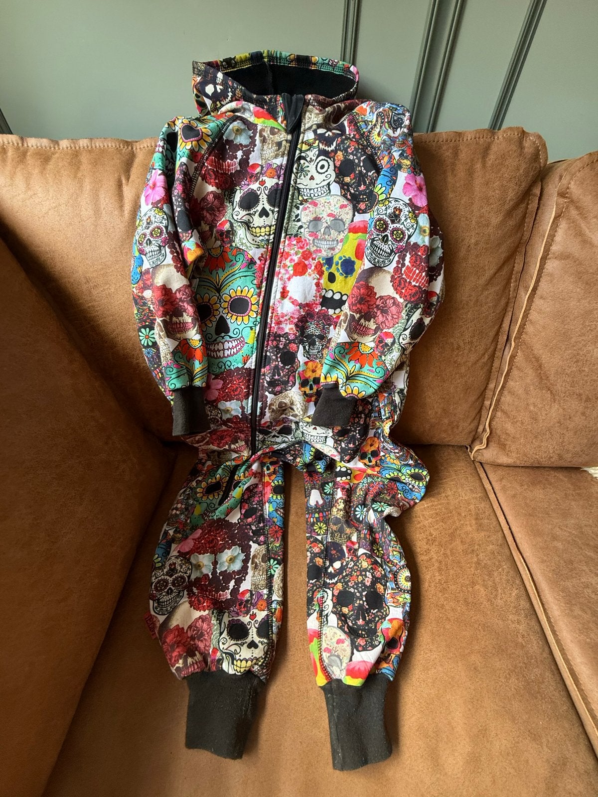 1ELM Onesie softshell pak skulls doodskoppen - Maat 110, Ophalen of Verzenden, Gebruikt, Jongen of Meisje, Overige typen