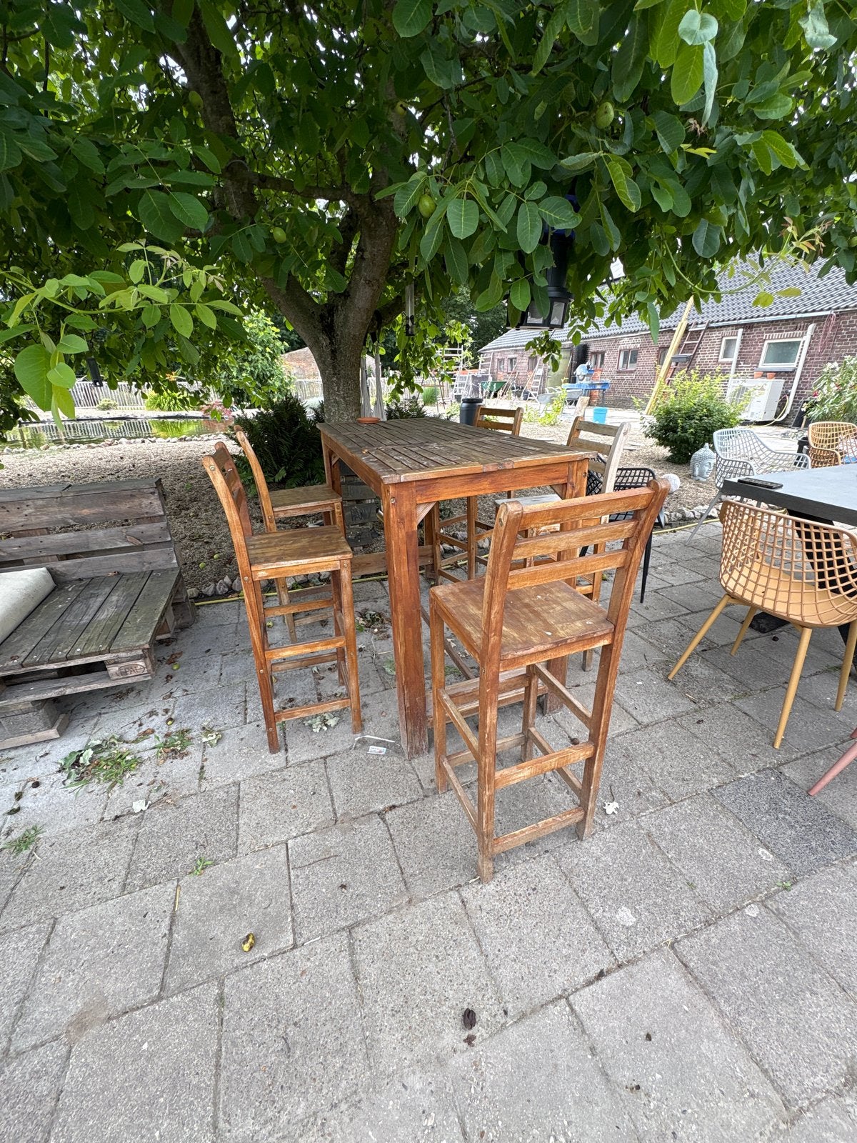 Houten bartafel met 5 bijpassende krukken, Ophalen, Gebruikt